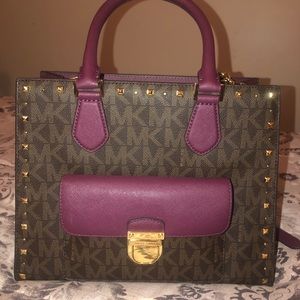 Micheal kors purse! Used once!